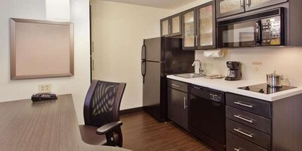 Sonesta Simply Suites Detroit Southfield in Southfield, MI - Building Photo - Building Photo