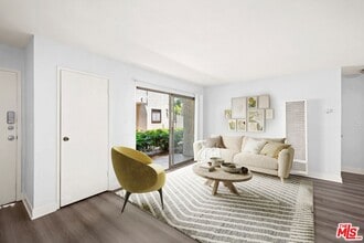 18530 Hatteras St in Los Angeles, CA - Building Photo - Building Photo