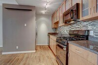 915 Franklin St photo'