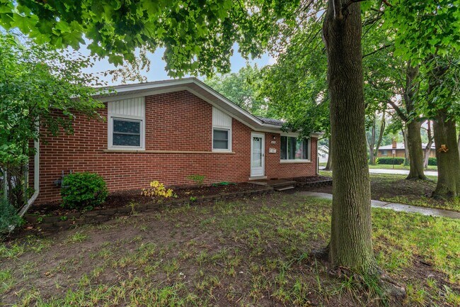 1015 N Maple Rd in Ann Arbor, MI - Building Photo - Building Photo