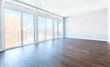 1335 W Taylor St, Unit 2 in Chicago, IL - Foto de edificio - Building Photo