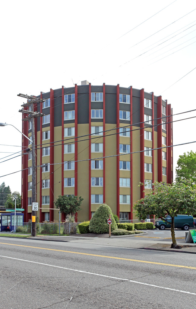 Cal-Mor Circle Apartments in Seattle, WA - Building Photo - Building Photo