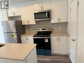 3538 Colonial Dr in Mississauga, ON - Building Photo - Building Photo