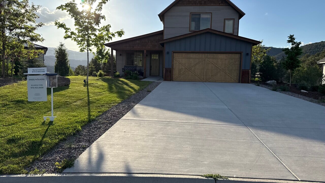 408 Pinyon Mesa Dr in Glenwood Springs, CO - Building Photo