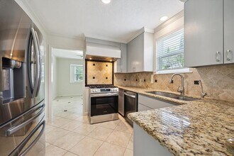10623 Hillcroft St in Houston, TX - Building Photo - Building Photo