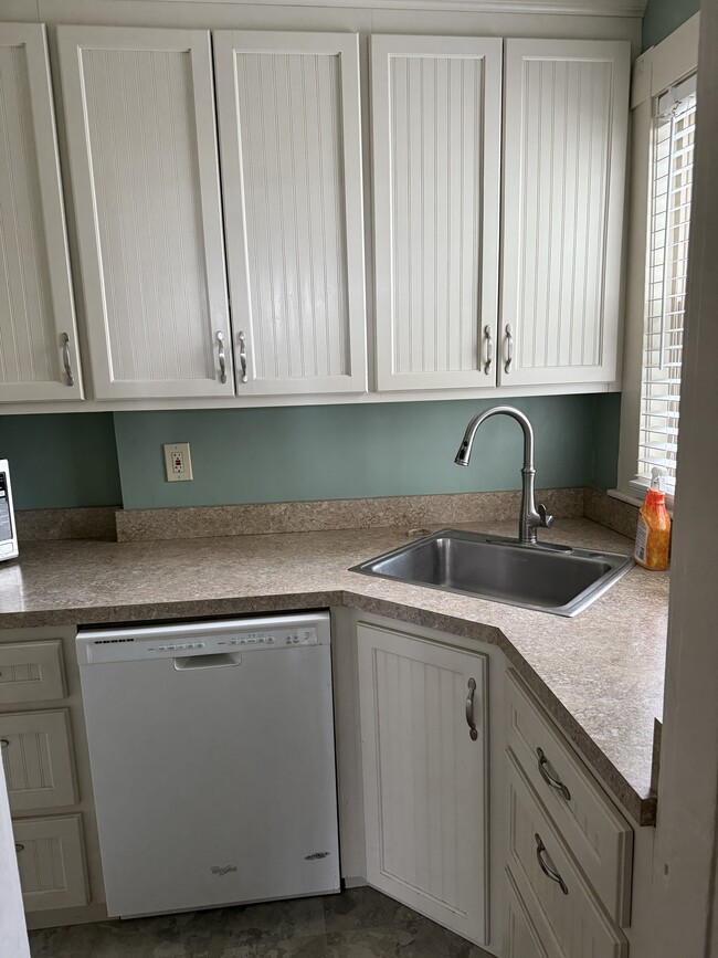 384 North Rd, Unit A in North Chelmsford, MA - Building Photo - Building Photo