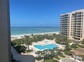 1211 Gulf of Mexico Dr in Longboat Key, FL - Building Photo