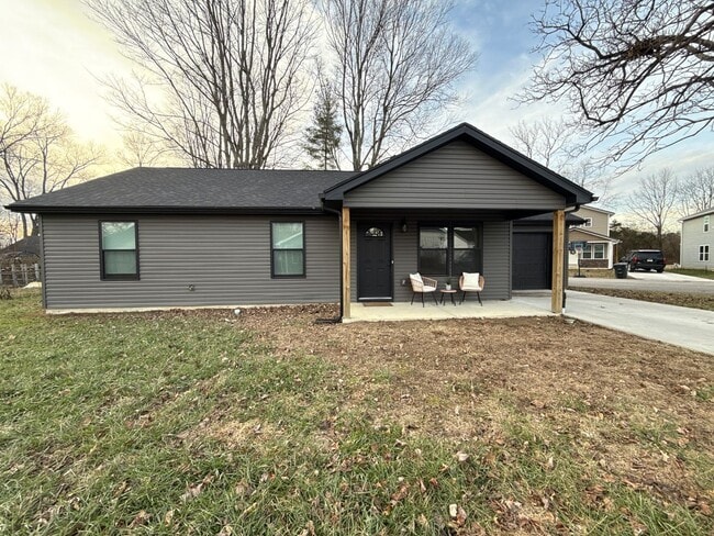 328 Clark Rd in Charlestown, IN - Building Photo - Building Photo