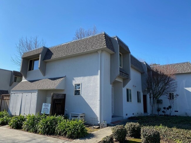20563 Yeandle Ave in Castro Valley, CA - Building Photo - Building Photo