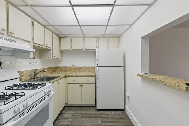 property at 465 E 28th St