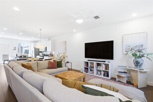 814 N Bluff Dr in Austin, TX - Building Photo