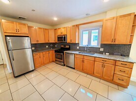 159 Elm St, Unit 1 in Everett, MA - Building Photo