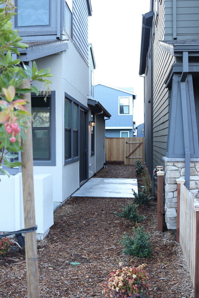 8133 Bodway Pky in Rohnert Park, CA - Building Photo - Building Photo