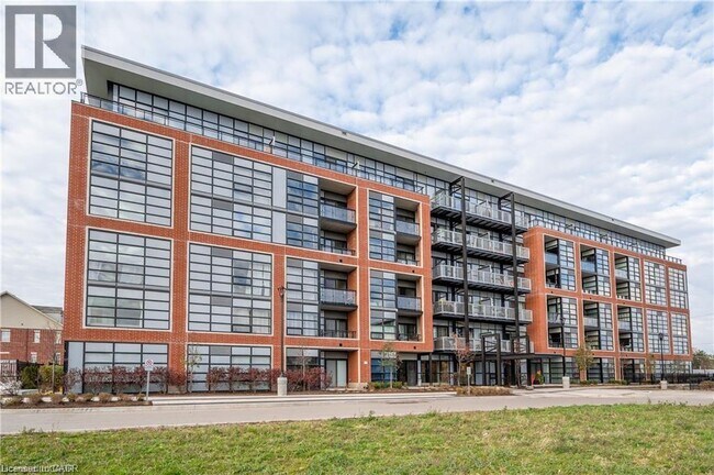 15 Prince Albert Blvd in Kitchener, ON - Building Photo - Building Photo