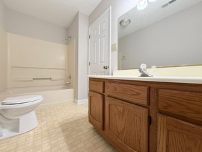 2728 Kirkwood Dr in Burlington, NC - Foto de edificio - Building Photo