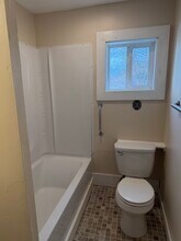 13 Moores Ct, Unit 1 in Rochester, NH - Foto de edificio - Building Photo