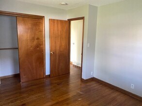 166 Harbet Ave NW in Cedar Rapids, IA - Building Photo - Building Photo