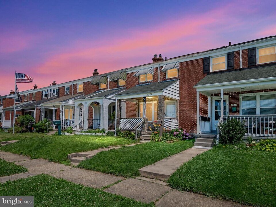 3308 Wallford Dr in Dundalk, MD - Building Photo