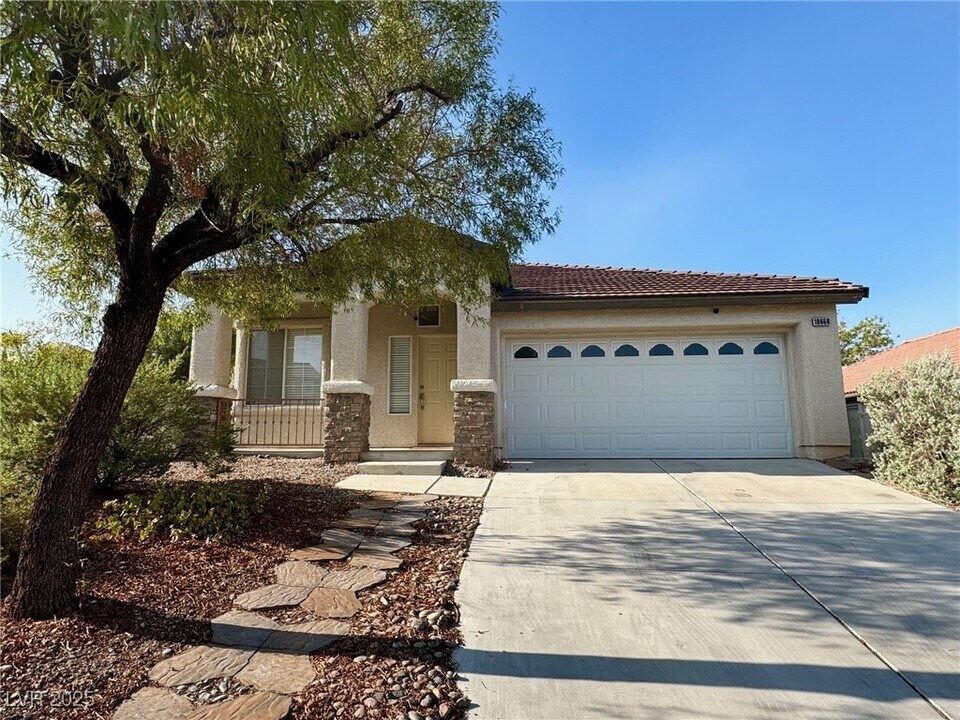 10668 Oak Apple Ave in Las Vegas, NV - Building Photo