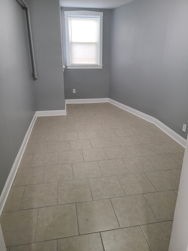 6418 S Eberhart Ave, Unit B in Chicago, IL - Building Photo - Building Photo