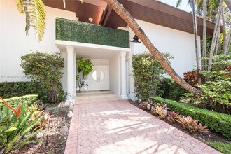 201 Knollwood Dr in Key Biscayne, FL - Building Photo - Building Photo