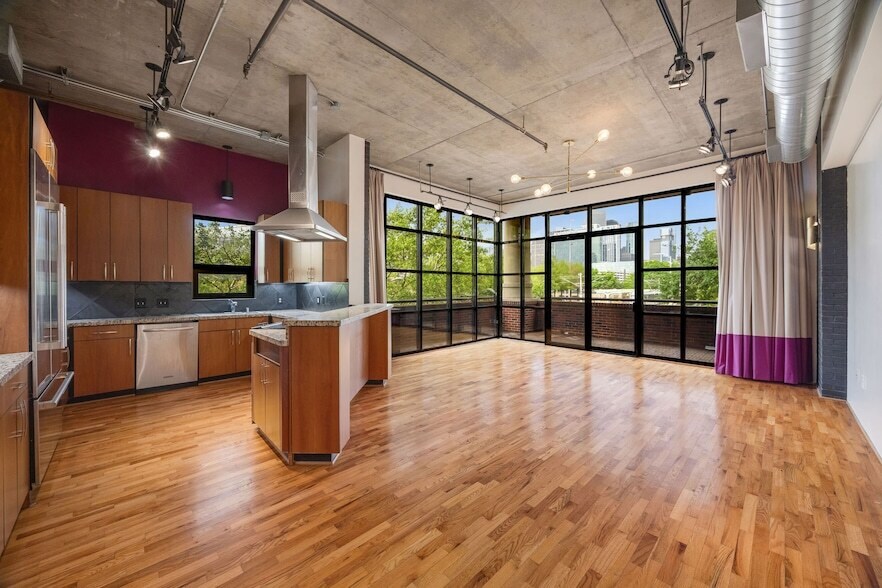 505 Bastrop St, Unit 201 in Houston, TX - Building Photo