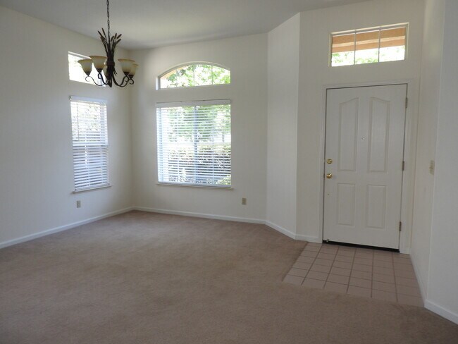 154 Elkins Cir in Folsom, CA - Building Photo - Building Photo