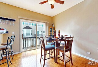 2426 Courtyard Cir in Aurora, IL - Building Photo - Building Photo