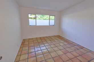 975 E Camino Parocela in Palm Springs, CA - Building Photo - Building Photo