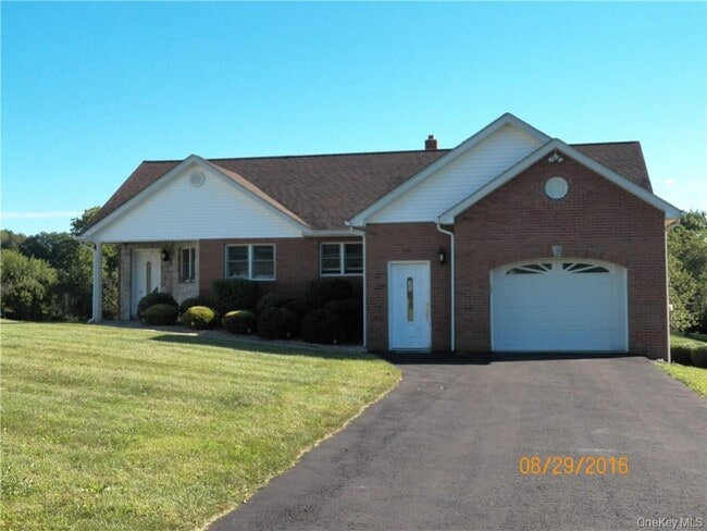 35 Acampora Dr in Wallkill, NY - Building Photo - Building Photo