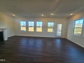 945 Glowing Star Ln in Angier, NC - Foto de edificio - Building Photo