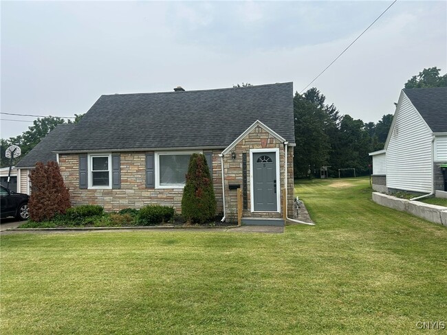 5 Beechwood Rd in New Hartford, NY - Building Photo - Building Photo