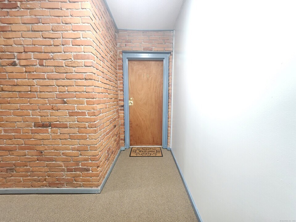 18 Townley St in Hartford, CT - Building Photo