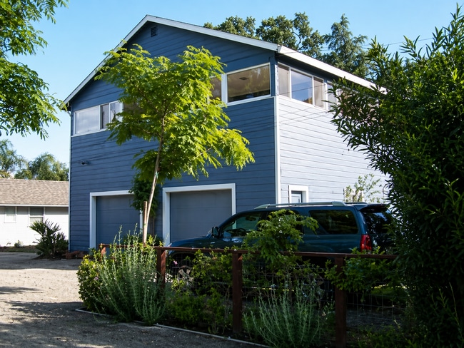 829 Hunt Ave in St Helena, CA - Foto de edificio - Building Photo