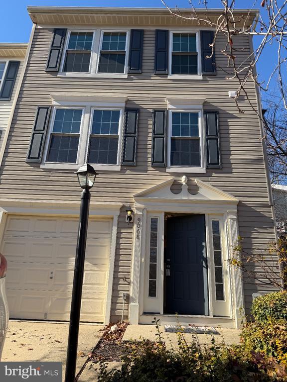 9068 Falcon Glen Ct in Linton Hall, VA - Building Photo - Building Photo