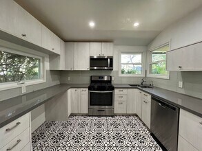 4732 Katherine Ave in Los Angeles, CA - Building Photo - Building Photo