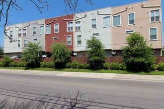 Fitzhugh Townhomes in Dallas, TX - Building Photo - Building Photo