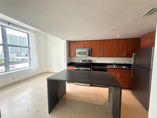111 E Flagler St in Miami, FL - Building Photo - Building Photo