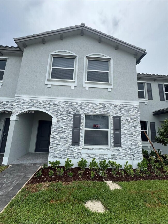 105 SE 11th St in Florida City, FL - Building Photo - Building Photo