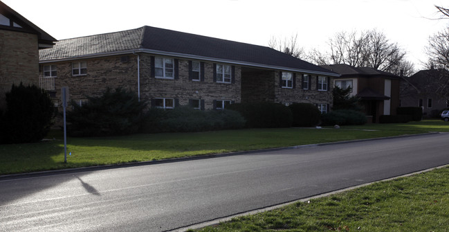 130 W Douglas Ave in Naperville, IL - Building Photo - Building Photo