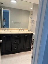 16531 NE 35th Ave in North Miami Beach, FL - Building Photo - Building Photo