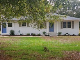 15640 Ewart Rd in Huntersville, NC - Building Photo