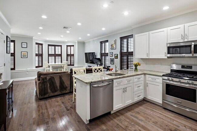 46 W Eagle St in Boston, MA - Building Photo - Building Photo