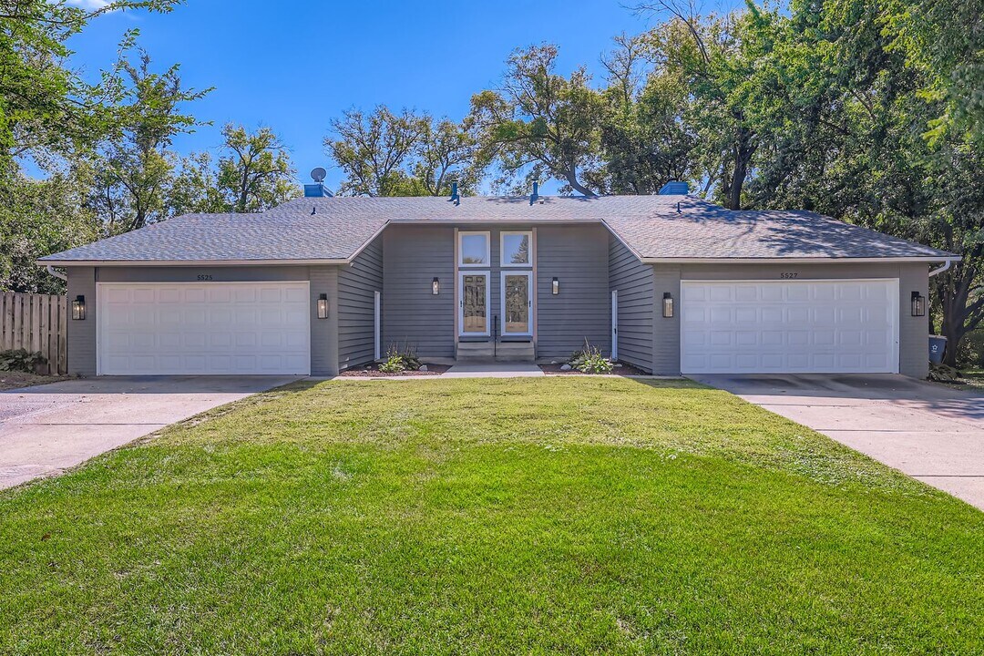 5525 Lindsay Street in Golden Valley, MN - Building Photo