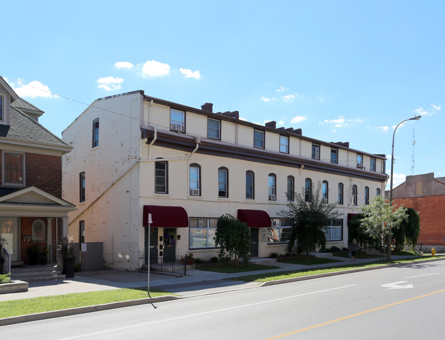 84-90 Church St in St Catharines, ON - Building Photo - Building Photo