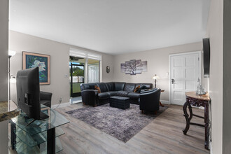 1000 NW 13th St in Boca Raton, FL - Building Photo - Building Photo