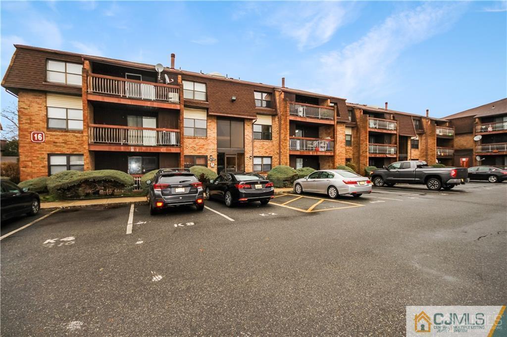 1611 Raspberry Ct in Edison, NJ - Building Photo