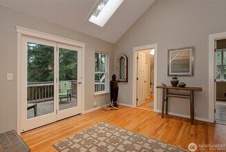 8147 Hansen Rd NE in Bainbridge Island, WA - Building Photo - Building Photo