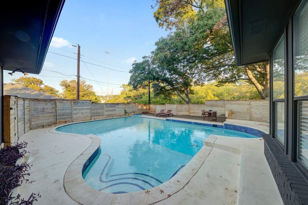 9667 Timberleaf Dr in Dallas, TX - Building Photo