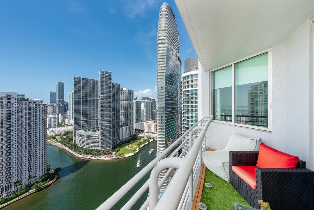 325 S Biscayne Blvd, Unit 3915 in Miami, FL - Building Photo